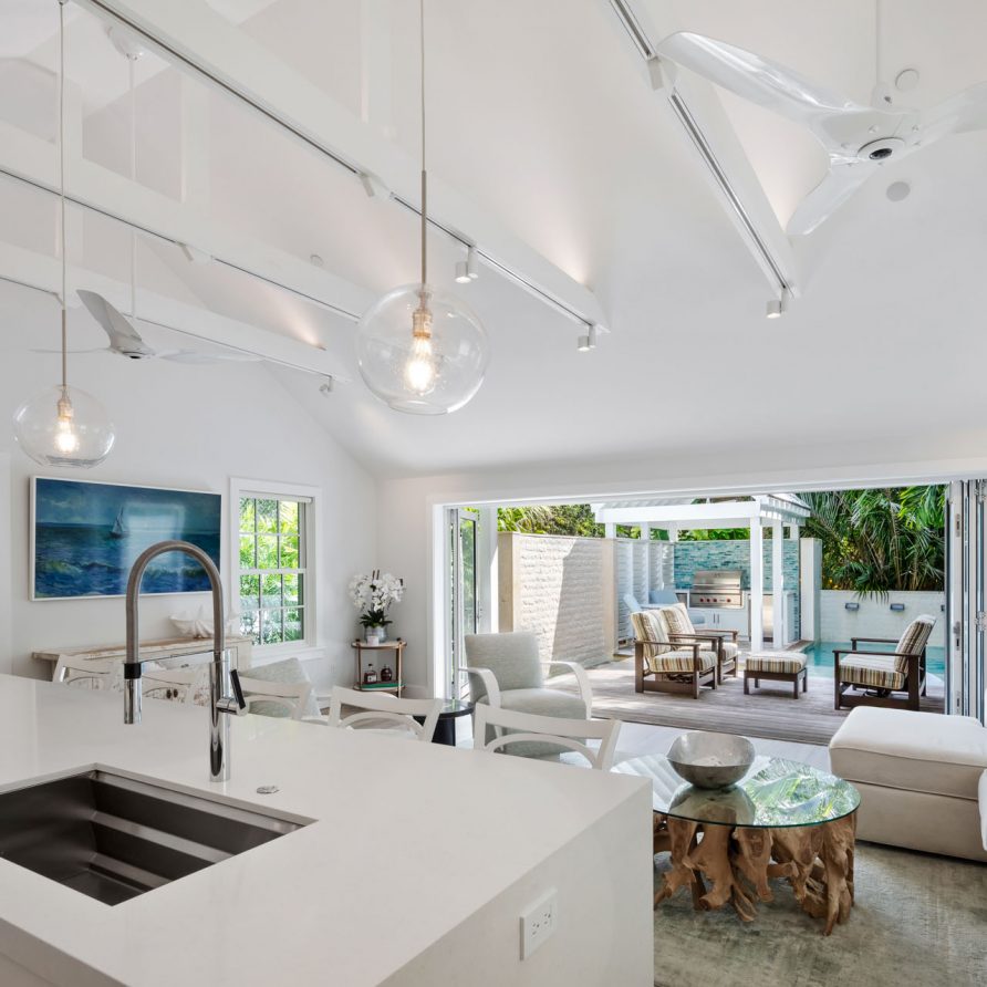 Brisa Azul – Modern & spacious historic home with private pool and parking